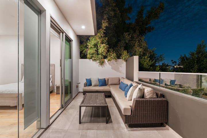 Modern Villa Pool Jacuzzi WEHO gallery image 3