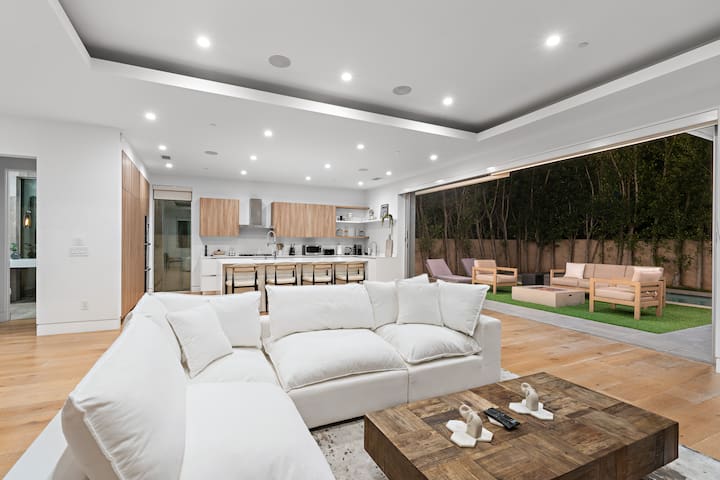 Modern Villa Pool Jacuzzi WEHO gallery image 2