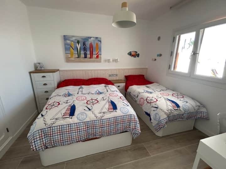 El segundo dormitorio tiene capacidad para 3 personas con cama doble e individual