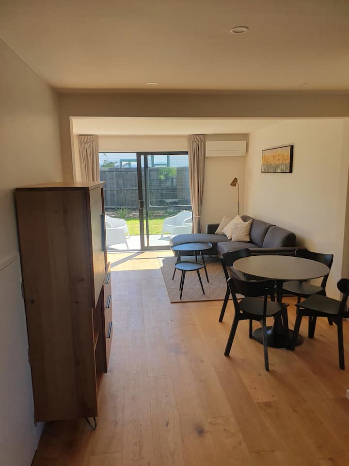 City Fringe Hideout - 2 Bed With Car Park - Christchurch