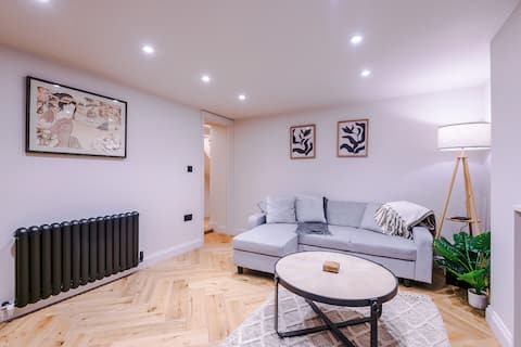 Top Airbnb: The Nook - Cosy 1-Bed Near Airport & City in Northenden