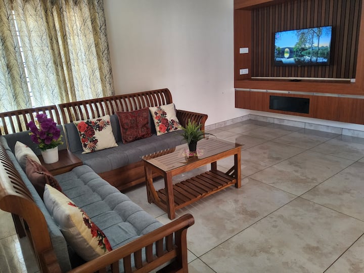 Stay In Royal Suits - Changanassery