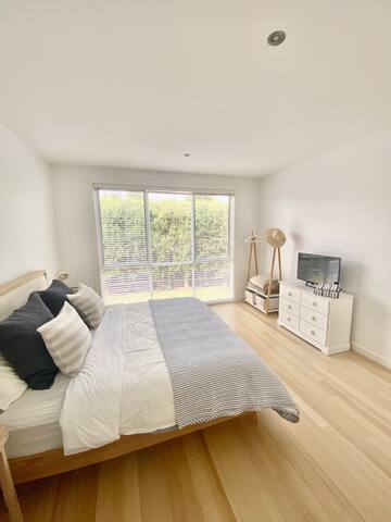 ‘Lady Cassiope’ gallery image 3