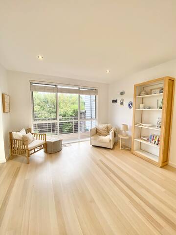 ‘Lady Cassiope’ gallery image 2