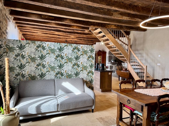 La Tour De Fontenille - Maison En Pierre - Cantal