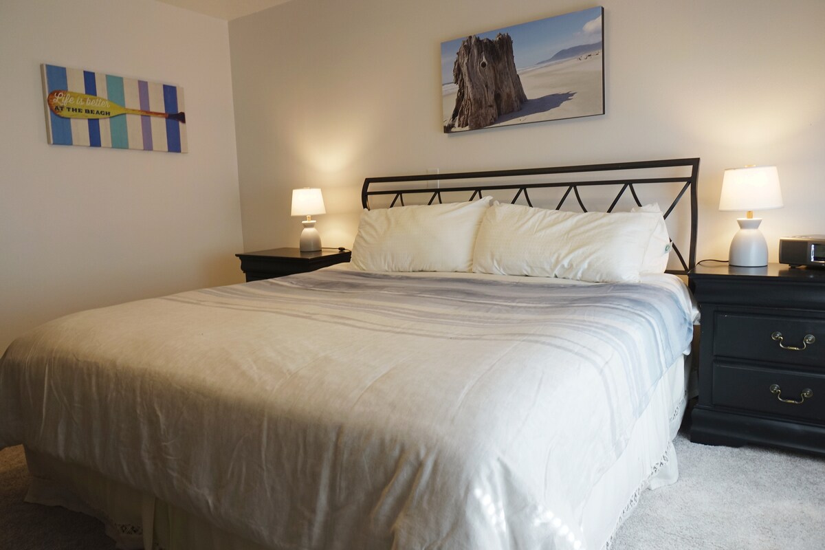 Მე-2 სართულის დიდი საძინებელი გადაჰყურებს დიუნებსა და ოკეანეს (3-დან 2 ფოტო).