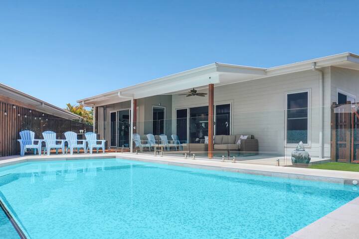 Heated Pool -Casuarina Family Getaway