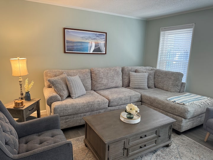 Coastal Retreat! 4 Blocks From The Ocean! - North Myrtle Beach, SC