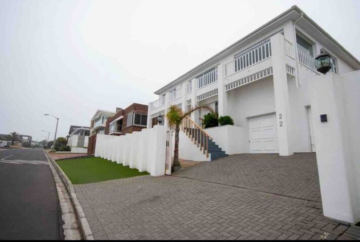 Oceanview Escape in Blouberg gallery image 5