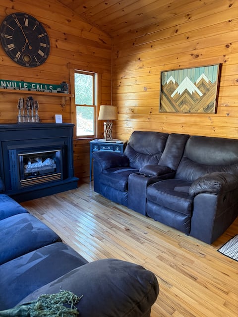 Successful Airbnb property: Granny's House | Big Yard, Creek & Privacy in Hickory / Lenoir / Morganton