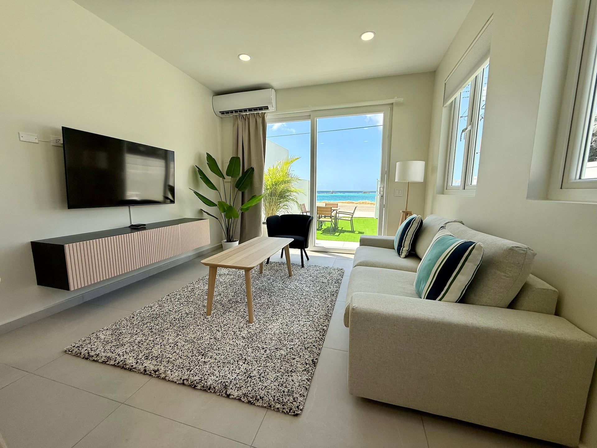 New Oceanfront Apartment — Laguna Vista