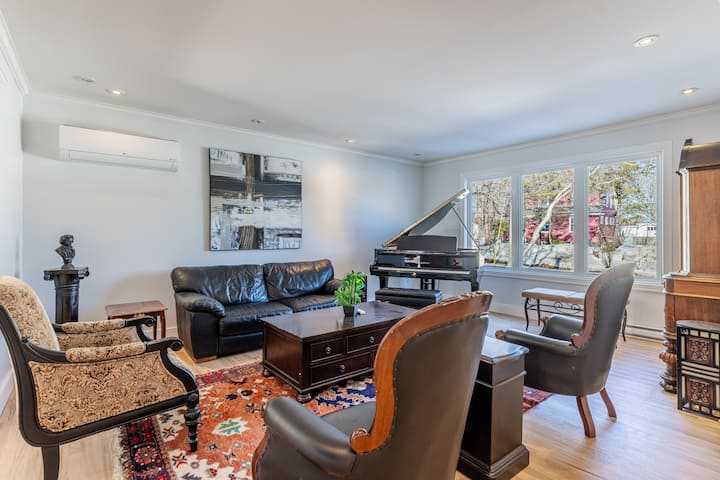 Executive Home In Bowring Park - 聖約翰