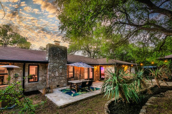 Hill Country Hideout-Pool-HotTub gallery image 3