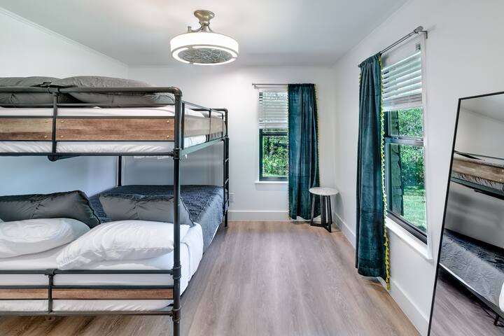 Hill Country Hideout-Pool-HotTub gallery image 5