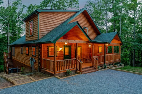 Stunning Log Home sleeps 11