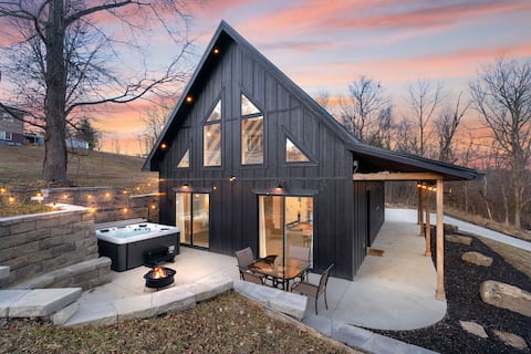 Hot Tub~4 Min to French Lick~Family-Friendly Cabin