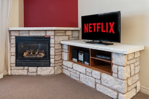 Luxury Resort Stay with Pool Jacuzzi and Balcony