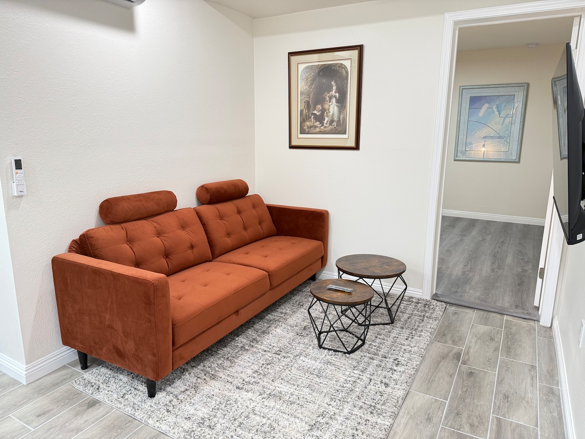 Successful Airbnb property: Cozy 1B/1B Private entrance (A)- 8 Min to ONT in Ontario