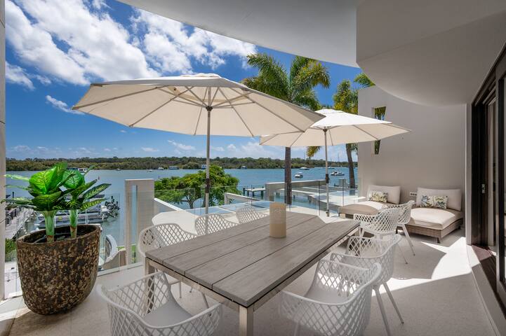 Luxury Riverside Escape gallery image 3