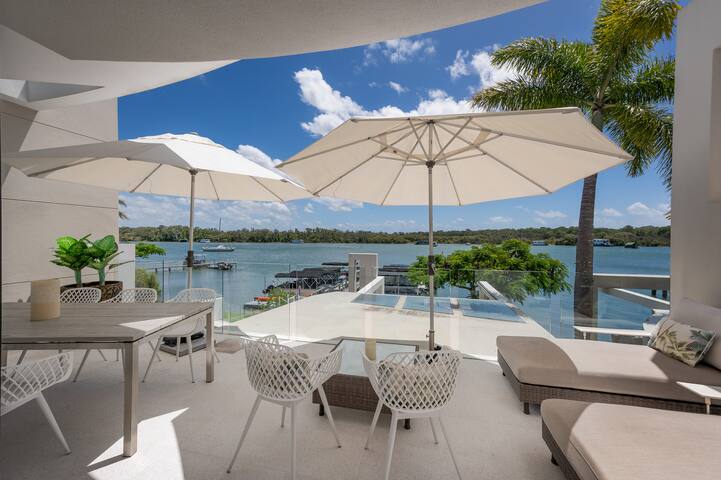 Luxury Riverside Escape gallery image 5