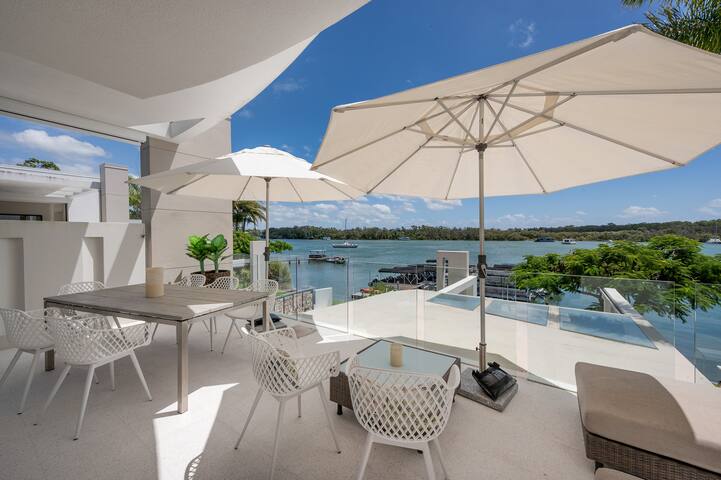 Luxury Riverside Escape gallery image 4