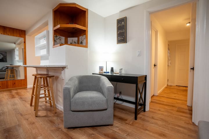 Modern Midtown Retreat - Anchorage, AK