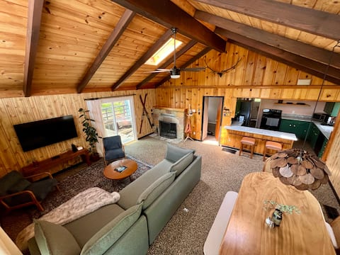 Successful Airbnb property: Cozy Bass Lake Cabin near Yosemite w/Boat Slip in Bass Lake