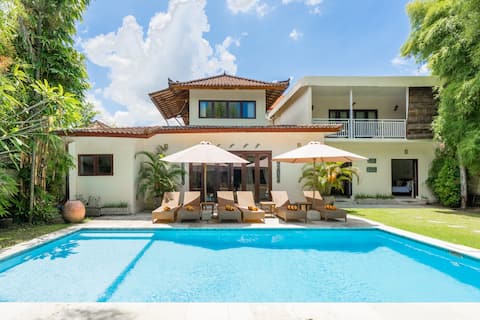 9 Bed Seminyak Villas, up to 18