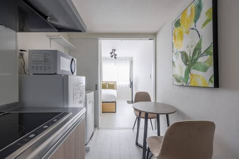 7-minute walk from the nearest station! /1 train to Shinjuku Station/Fully furnished/Bri Takaito d01