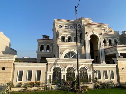 Shaheen Palace I 6 BR Bungalow | Lyallpur Galleria