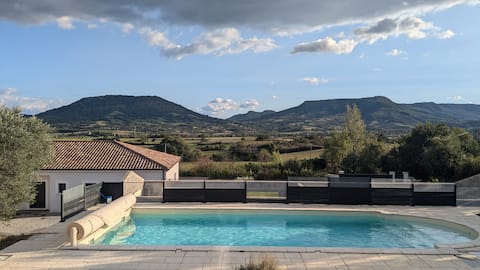 Villa 10 people, pool, sauna, great view, countryside
