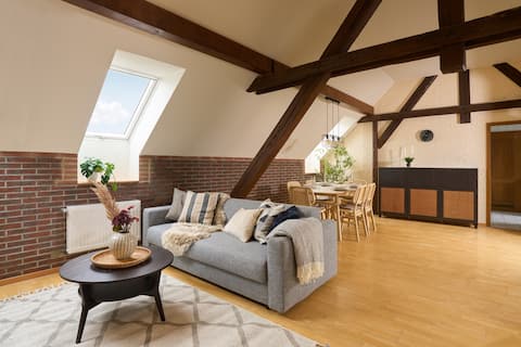 Charming Apartment for 6 Guests – City Center