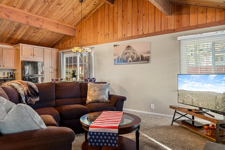 2br Beartime Story Cabin, Bbq & Fireplace - Big Bear, CA