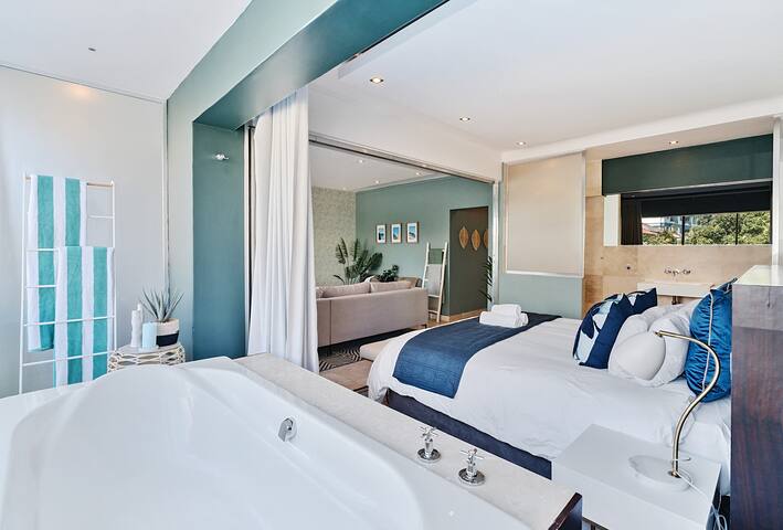 Luxe Sea Point Getaway gallery image 3