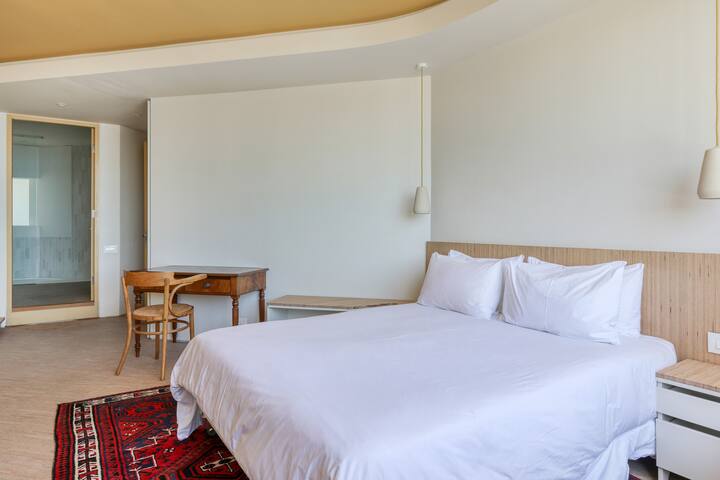 Unique Bantry Bay 2 bed with Unbeatable Views gallery image 3