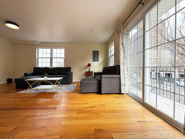 Spacious Apt 10 min EWR | 30 min NYC gallery image 2