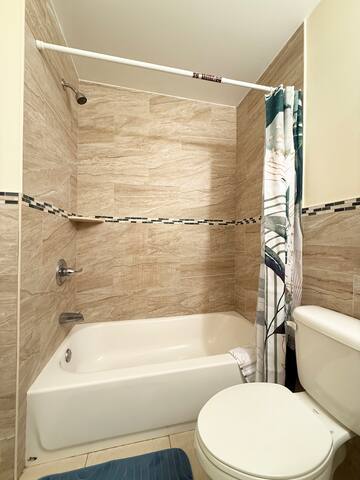 Spacious Apt 10 min EWR | 30 min NYC gallery image 5