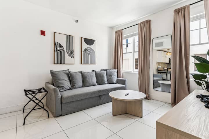 Sweet Escape South Of Fifth (For Up To 4 Guests) - Miami Beach, FL