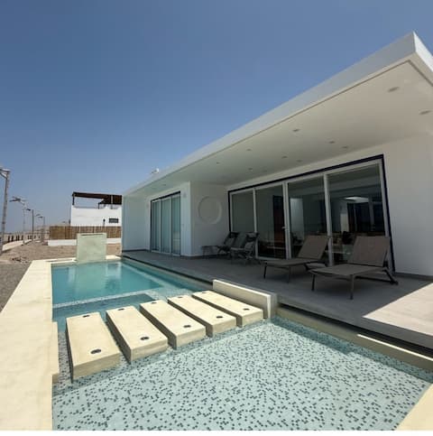 Oceanfront beach house in Topara