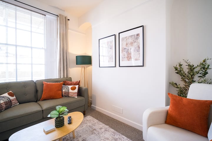 Luxury 2 Bed Apt Nr University Free Parking & Wifi - Gloucester, UK
