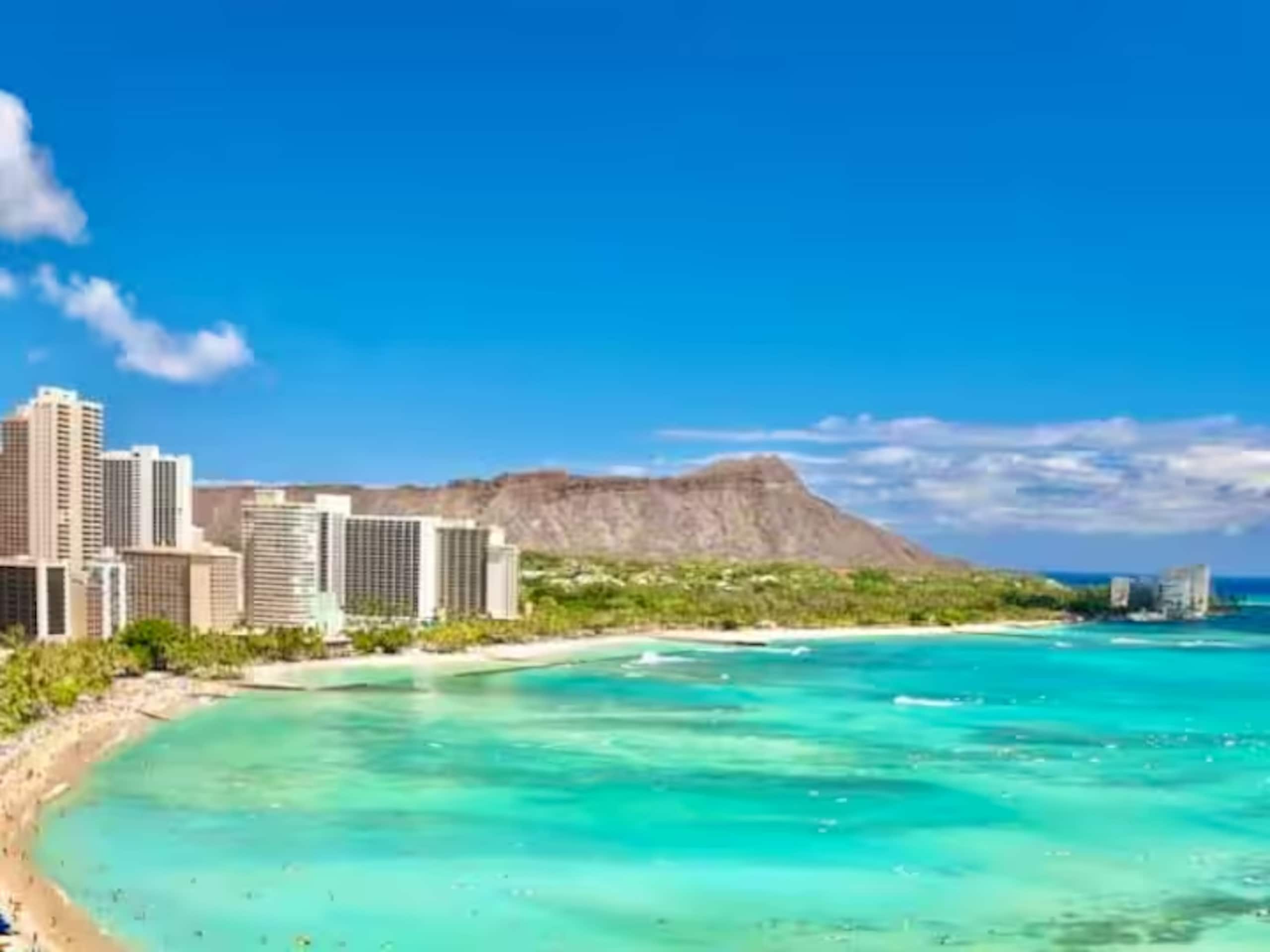 Condo in Honolulu · ★4.69 · 1 bedroom · 3 beds · 1 private bath - Image 34