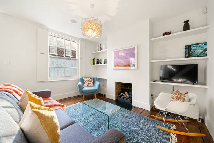 Beautiful Cottage in London | 3 Min to Waterloo gallery image 2