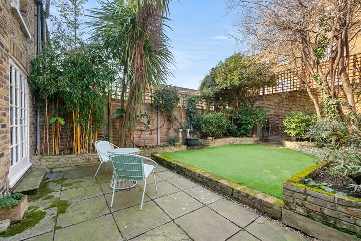 Beautiful Cottage in London | 3 Min to Waterloo gallery image 4