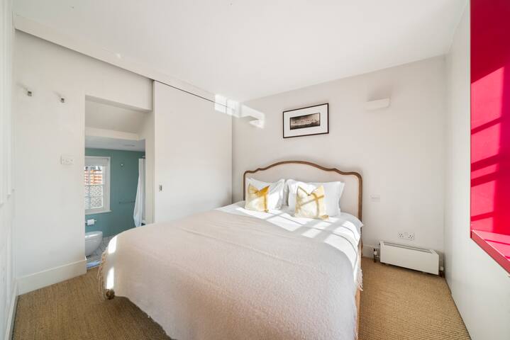 Beautiful Cottage in London | 3 Min to Waterloo