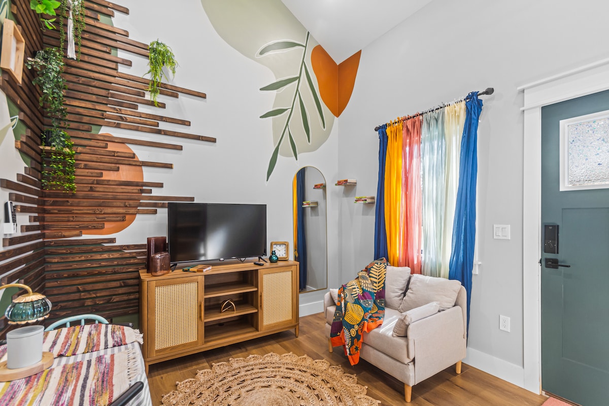 Top performing Airbnb: Secluded Tiny Home in Exclusive Paris Mountain! in Greenville