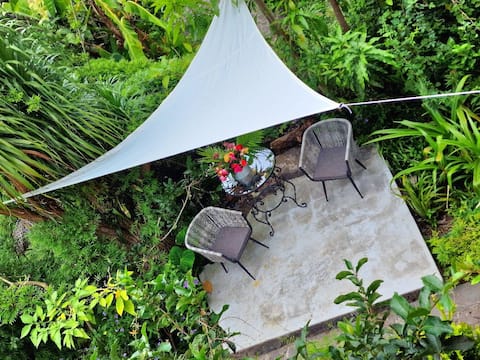 1 Queen Size Bed, private Bathroom