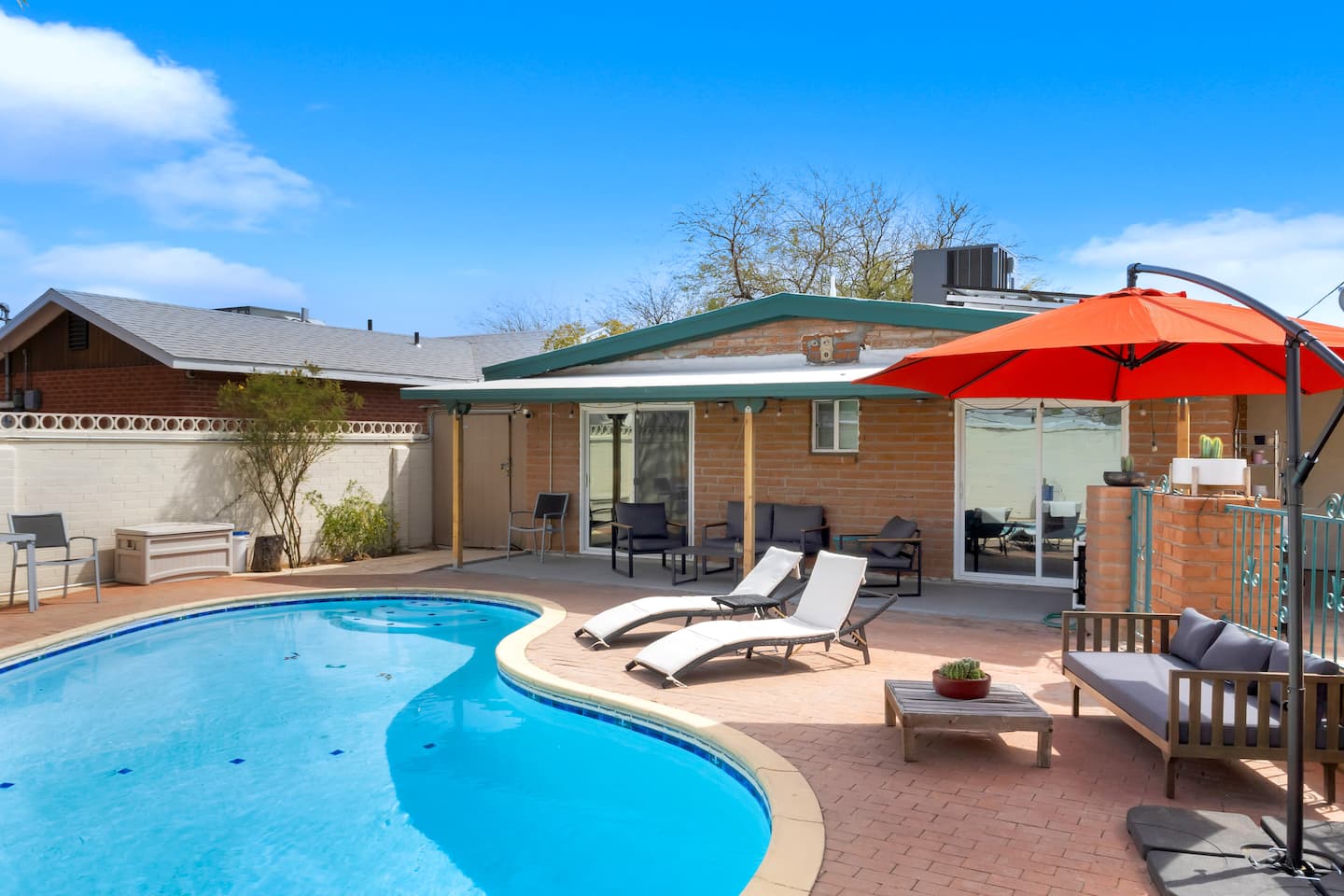 Central Desert Oasis – Backyard pool