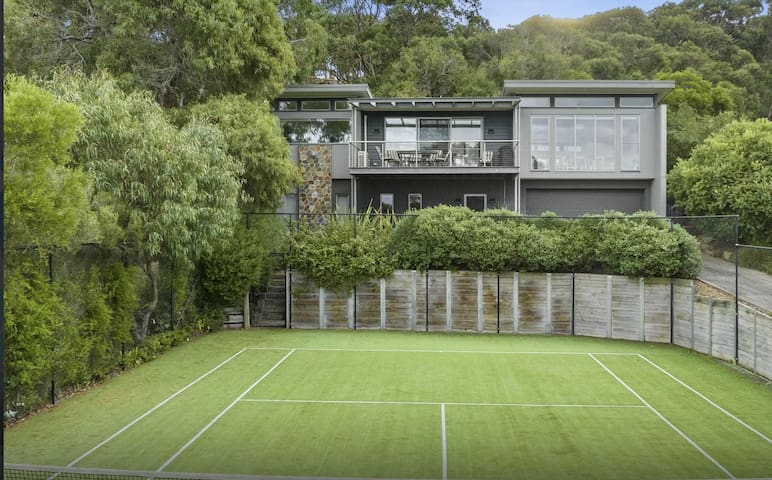 Serena- STAY AND PLAY