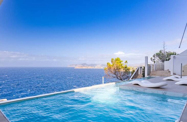 Exclusive Seafront Villa • Private Pool • Gym•BBQ gallery image 4