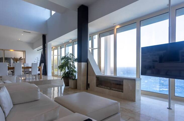 Exclusive Seafront Villa • Private Pool • Gym•BBQ gallery image 5